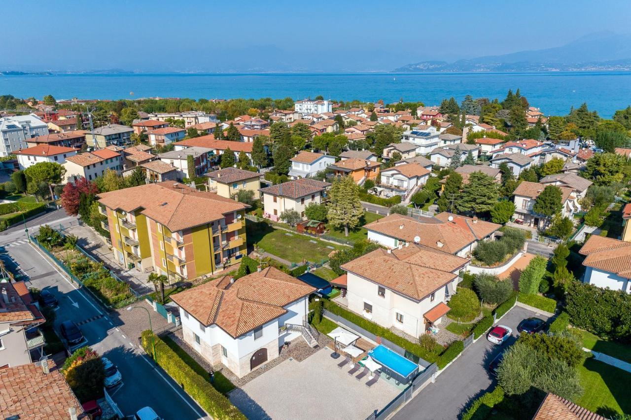 Villa Azdora Peschiera del Garda Bagian luar foto