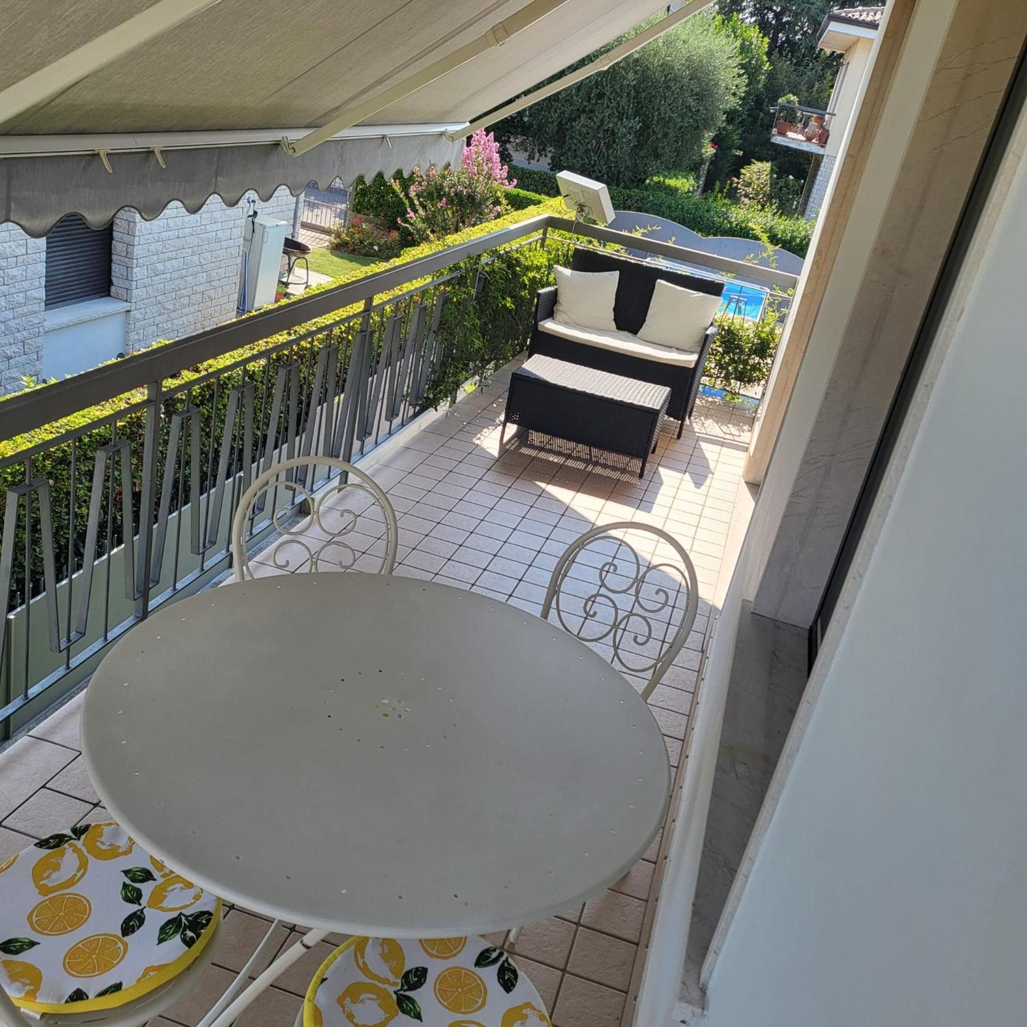 Villa Azdora Peschiera del Garda Bagian luar foto