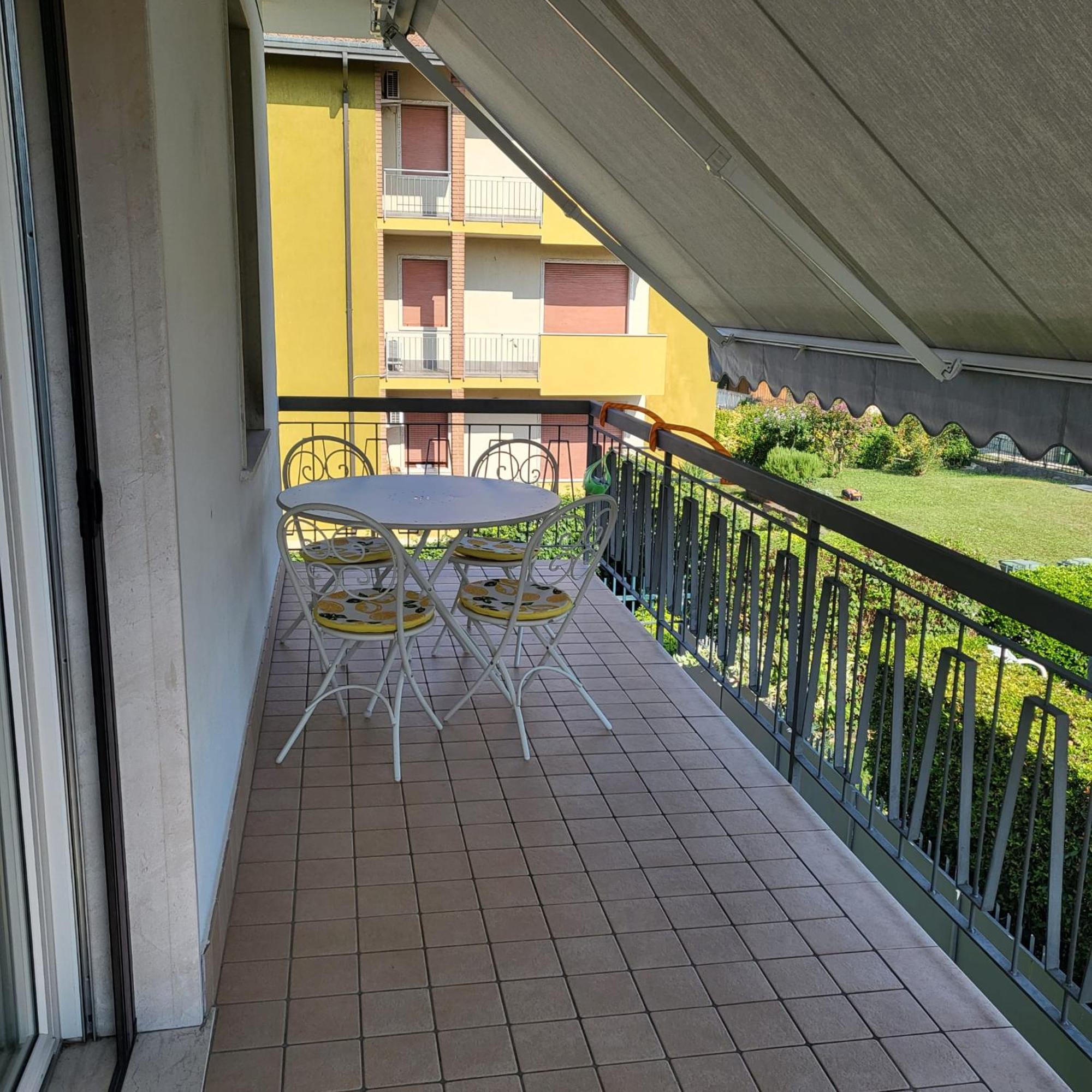 Villa Azdora Peschiera del Garda Bagian luar foto