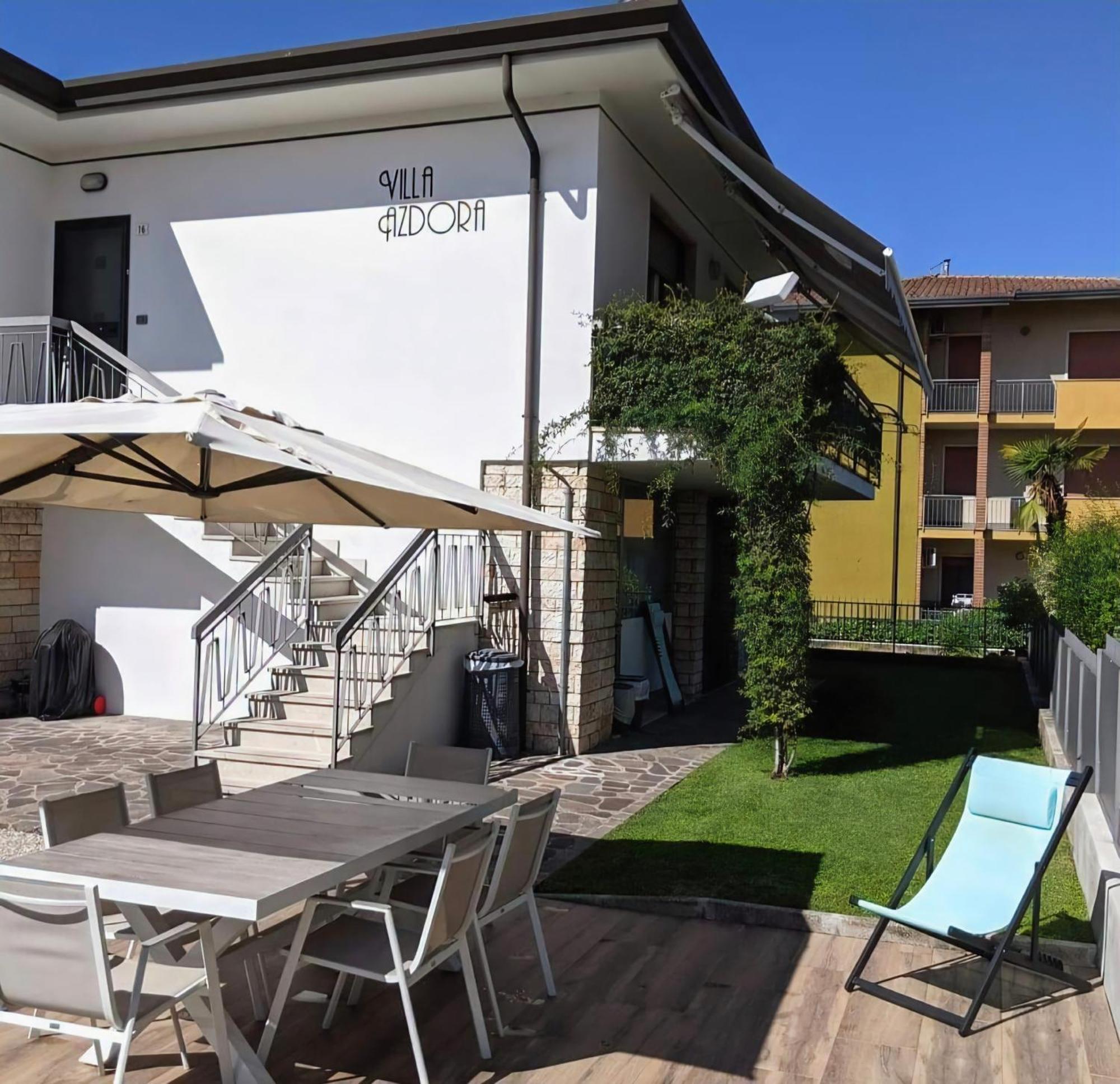 Villa Azdora Peschiera del Garda Bagian luar foto
