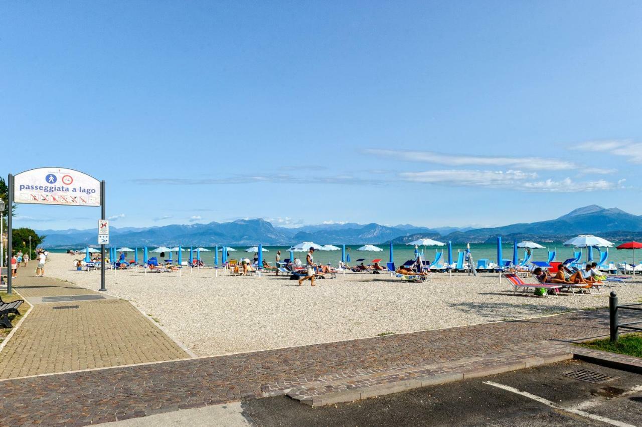Villa Azdora Peschiera del Garda Bagian luar foto